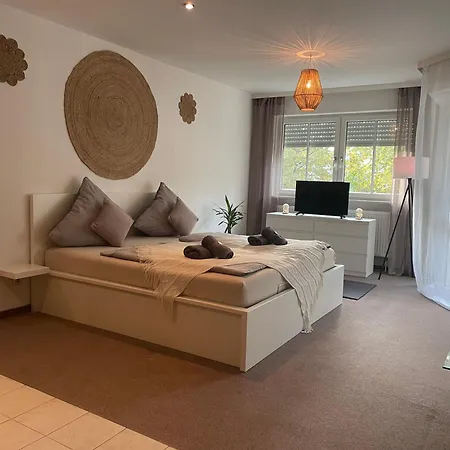 Kingsize Bett Boho Mit Tiefgarage Naehe Salzburg Διαμέρισμα *