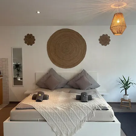 Kingsize Bett Boho Mit Tiefgarage Naehe Salzburg Διαμέρισμα