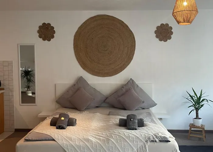 Kingsize Bett Boho Mit Tiefgarage Naehe Salzburg Διαμέρισμα